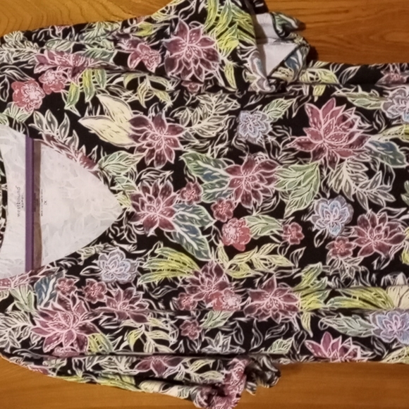 Women's Top - Picture 2 of 4